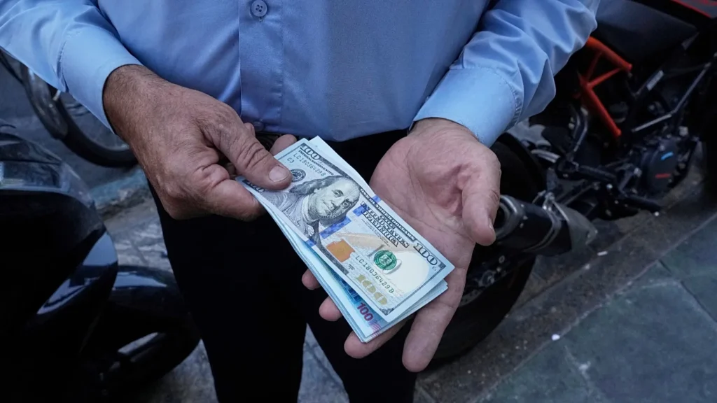 سقوط ریال ایران