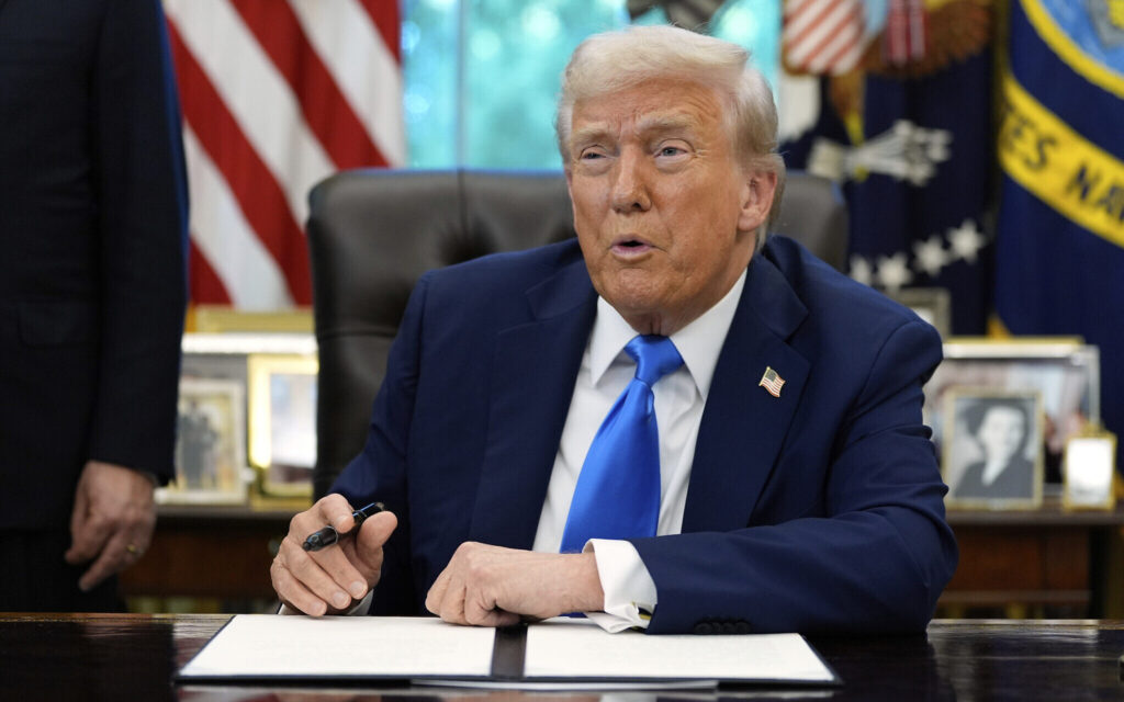 "کمک در راه است".. ترامپ وعده حمایت از مردم در ایران را داد