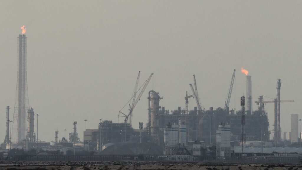 حمله موشکی ایران به قطر و جهش قیمت جهانی نفت