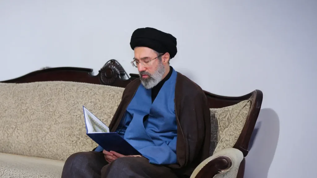مجتبى خامنه‌ای در سلامت کامل