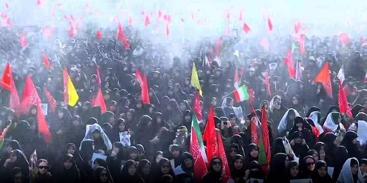 آغاز مراسم تشییع رسمی علی خامنه‌ای با حضور گسترده مردم در تهران